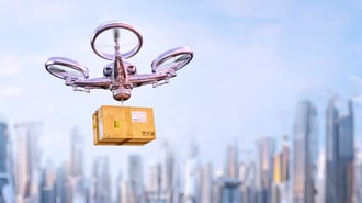 ドローン物流とは? 導入のメリットや事例､課題を解説