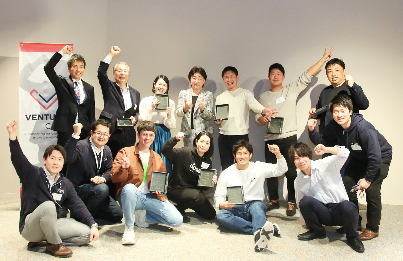 CIC Tokyoのイベントで登壇したスタートアップと仙台市長（後段中央が市長）